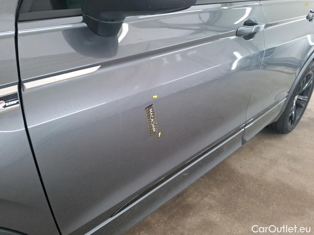  Volkswagen  Tiguan VOLKSWAGEN  / 2016 / 5P / SUV 2.0 TDI 150 DSG7 Black R-Line(SP) #1