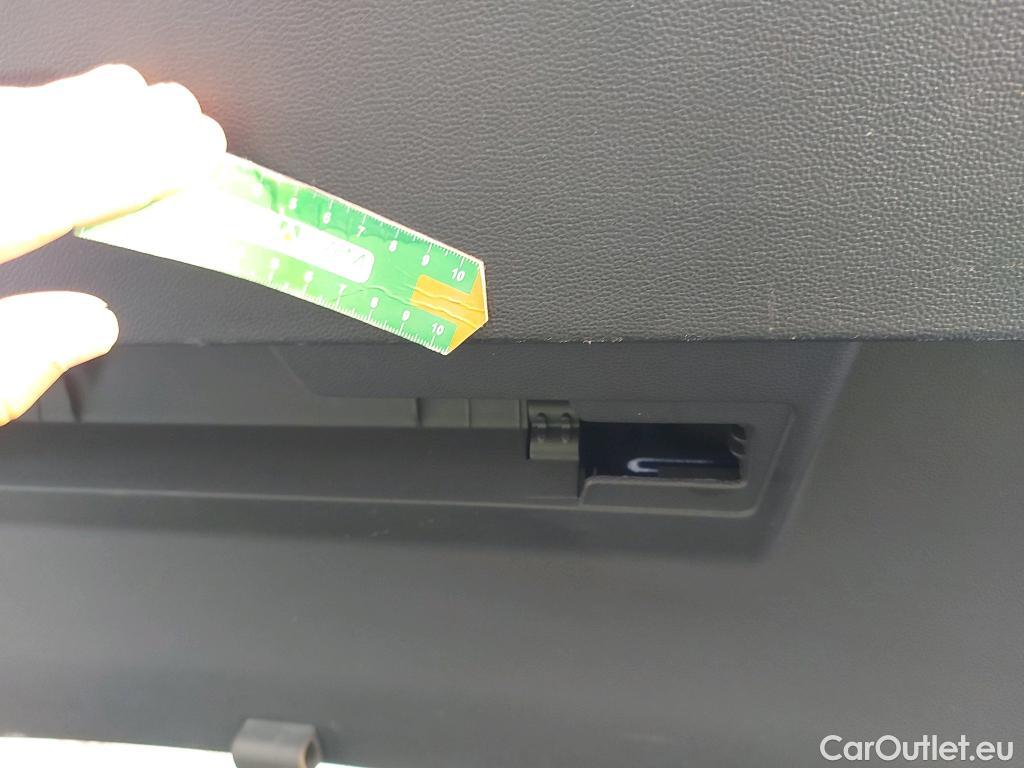  Volkswagen  Golf  VOLKSWAGEN / 2020 / 5P / berlina con portón Life 2.0 TDI 85kW (115CV) #21