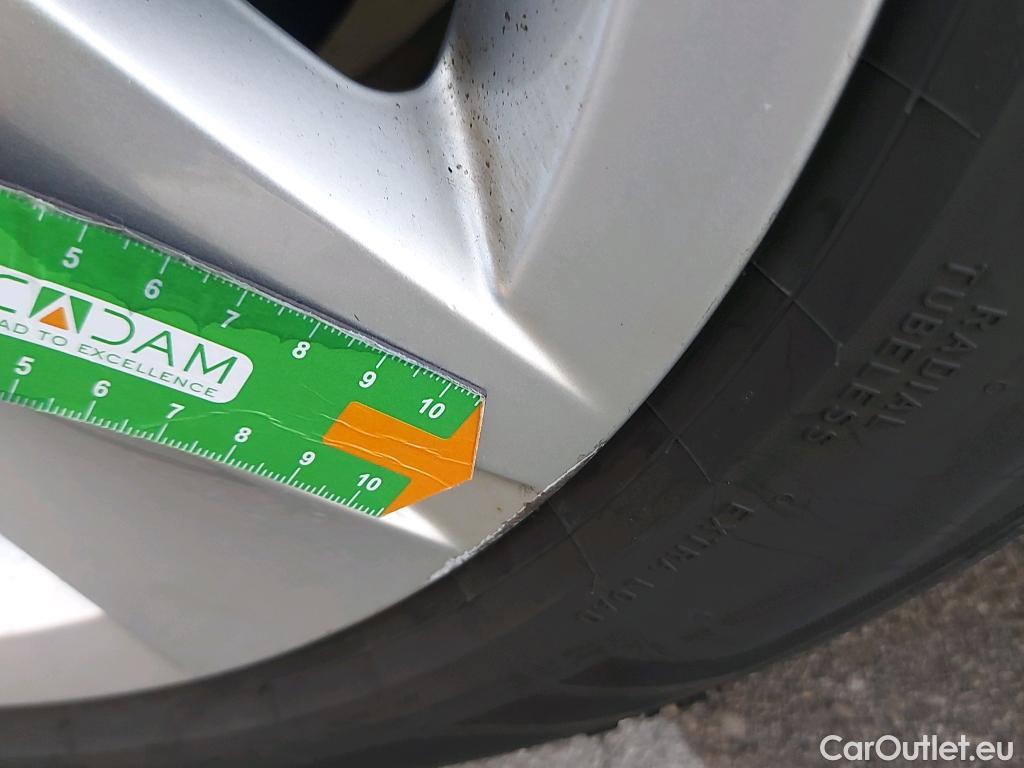  Volkswagen  Golf  VOLKSWAGEN / 2020 / 5P / berlina con portón Life 2.0 TDI 85kW (115CV) #20