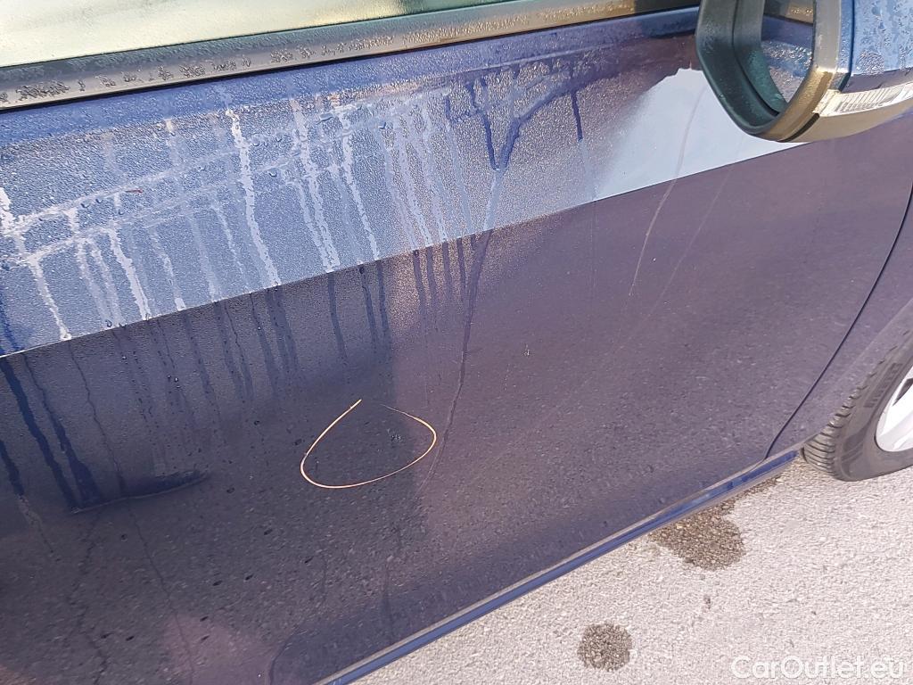  Volkswagen  Golf  VOLKSWAGEN / 2020 / 5P / berlina con portón Life 2.0 TDI 85kW (115CV) #12