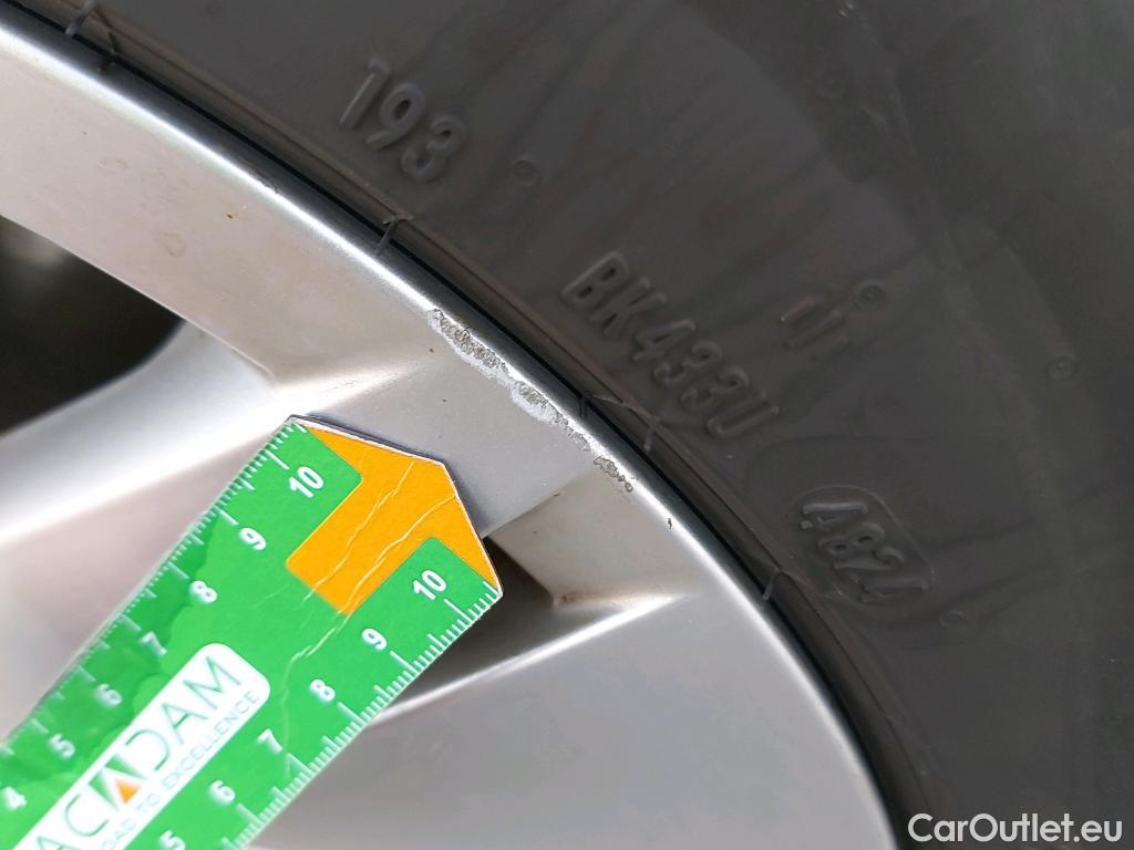  Volkswagen  Golf  VOLKSWAGEN / 2020 / 5P / berlina con portón Life 2.0 TDI 85kW (115CV) #19