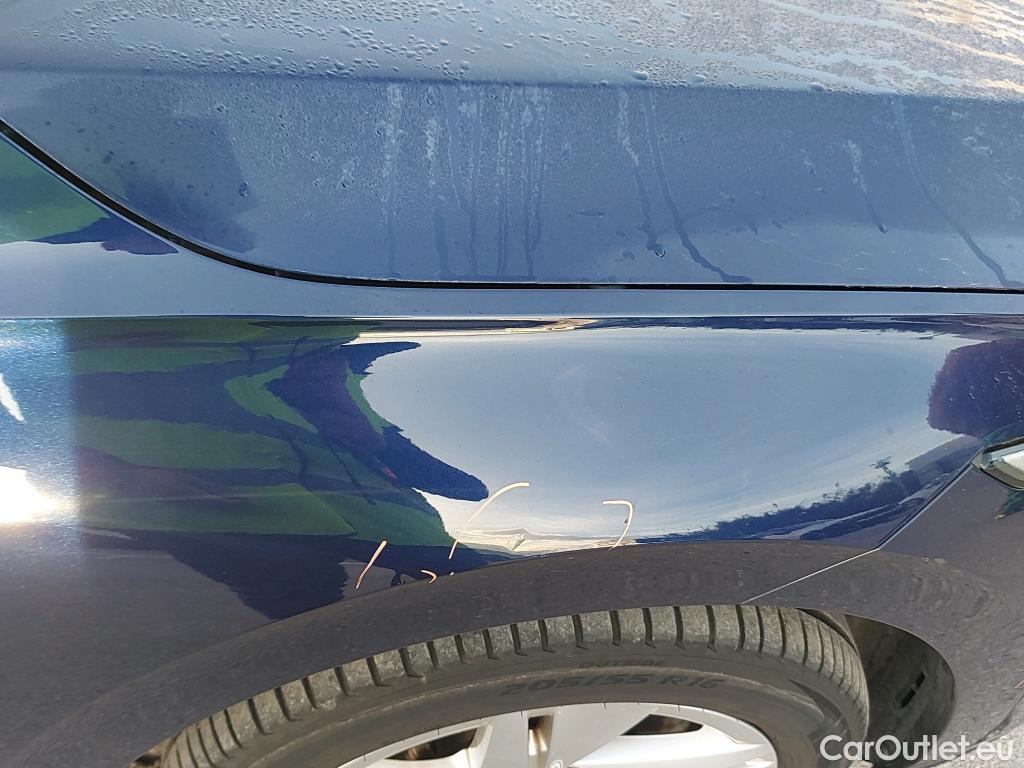  Volkswagen  Golf  VOLKSWAGEN / 2020 / 5P / berlina con portón Life 2.0 TDI 85kW (115CV) #3