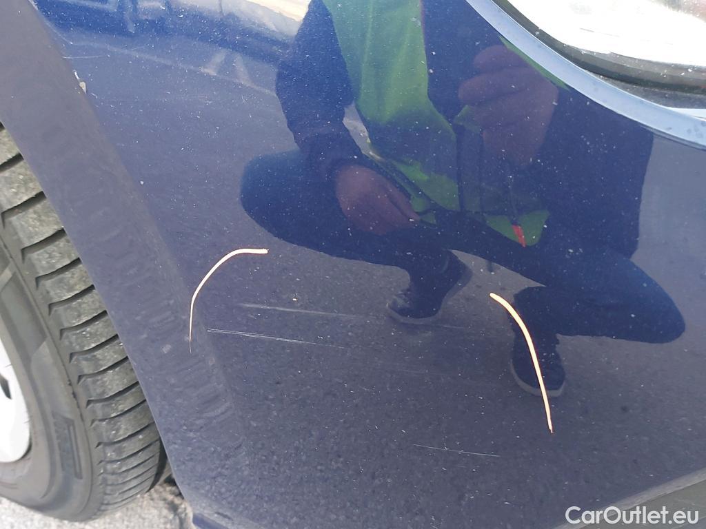  Volkswagen  Golf  VOLKSWAGEN / 2020 / 5P / berlina con portón Life 2.0 TDI 85kW (115CV) #23