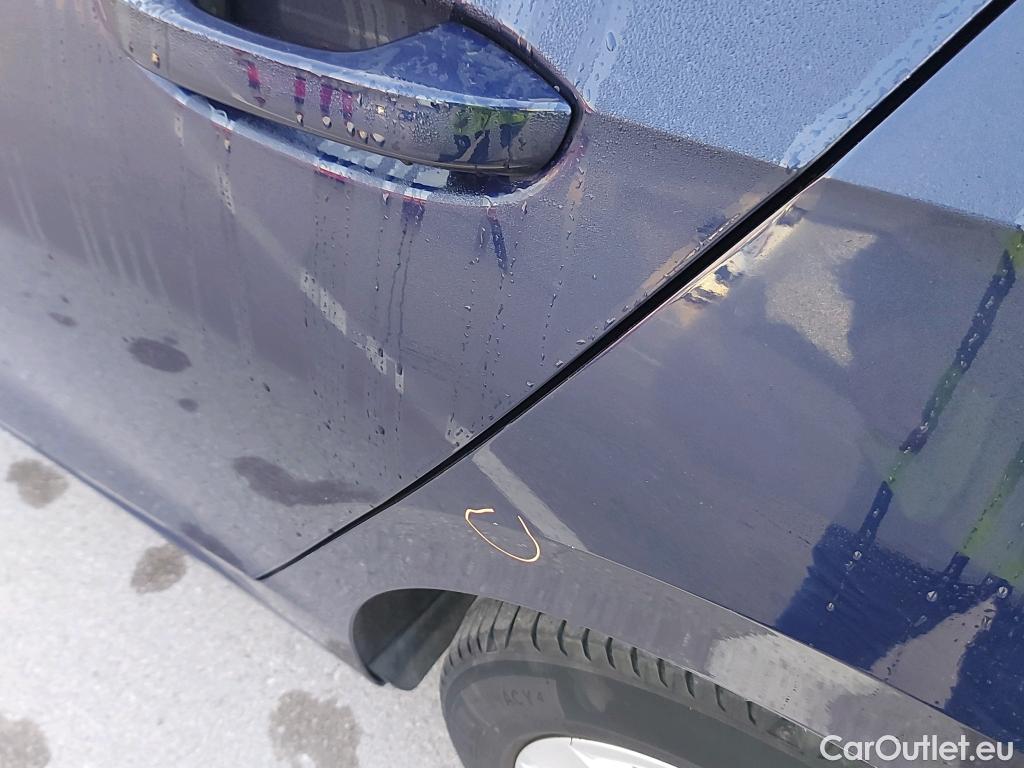  Volkswagen  Golf  VOLKSWAGEN / 2020 / 5P / berlina con portón Life 2.0 TDI 85kW (115CV) #5