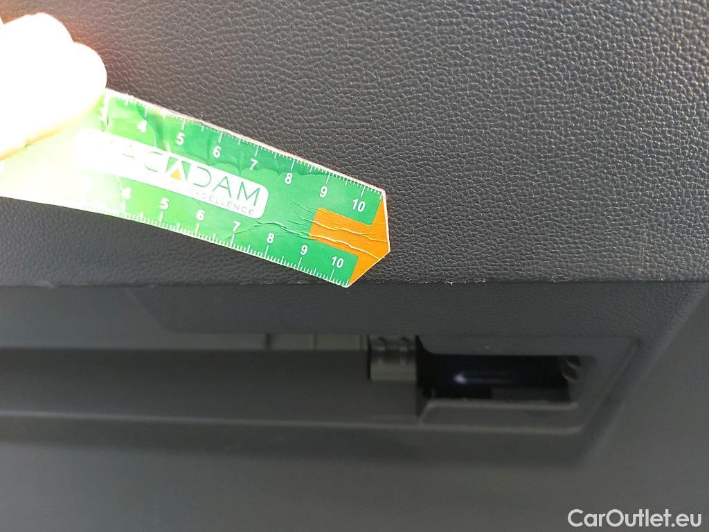  Volkswagen  Golf  VOLKSWAGEN / 2020 / 5P / berlina con portón Life 2.0 TDI 85kW (115CV) #22