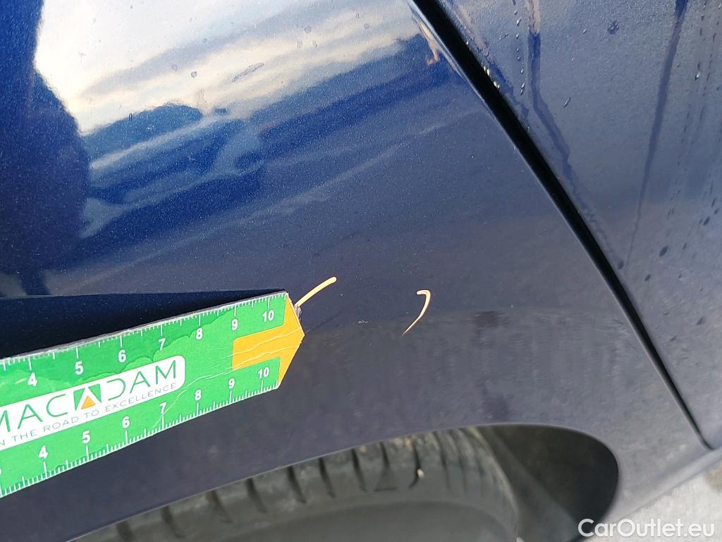  Volkswagen  Golf  VOLKSWAGEN / 2020 / 5P / berlina con portón Life 2.0 TDI 85kW (115CV) #9