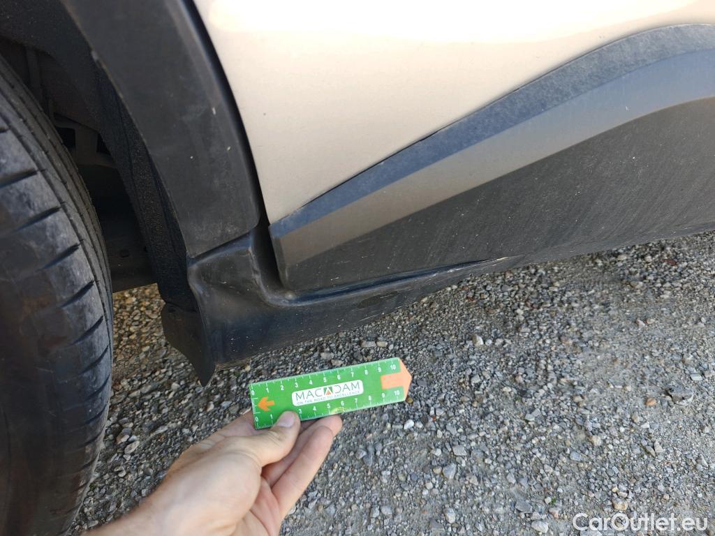  Toyota  C-HR TOYOTA  / 2019 / 5P / todoterreno 1.8 125H Advance #1