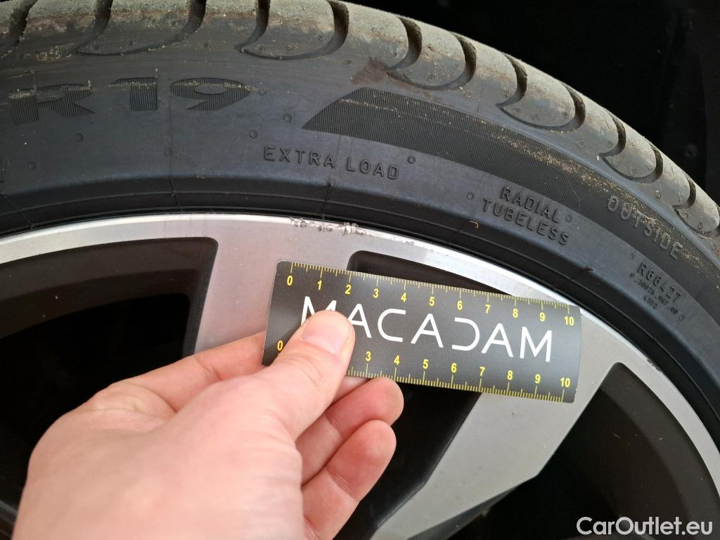  Volkswagen  T-ROC VOLKSWAGEN  / 2017 / 5P / SUV 1.5 TSI 150 EVO R-LINE DSG7 #9