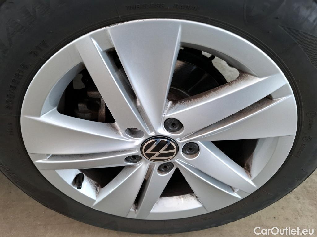  Volkswagen  Golf  VOLKSWAGEN / 2020 / 5P / Berline 1.5 eTSI OPF 150 DSG7 Life Busi #33