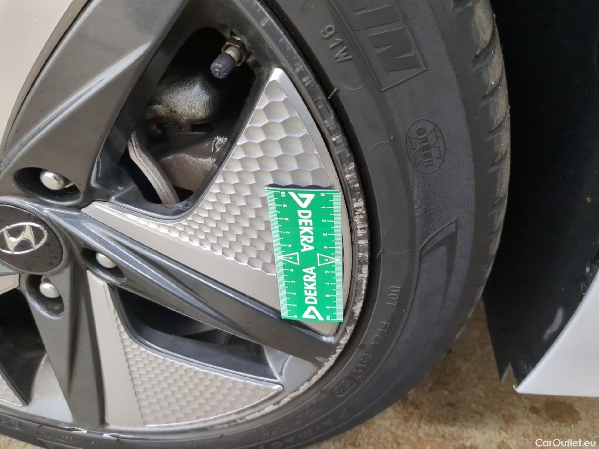  Hyundai   Ioniq Ioniq Executive Hybrid 1.6 GDI 140CV BVA6 E6dT #1