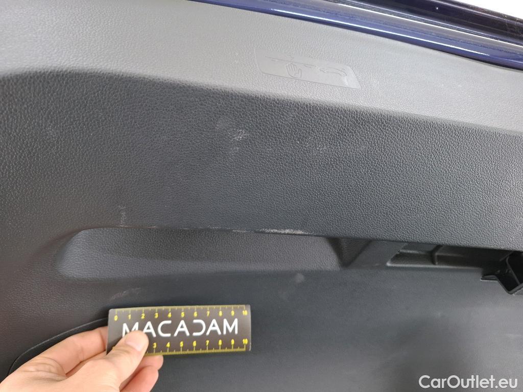  Volkswagen  T-ROC VOLKSWAGEN  / 2017 / 5P / SUV 1.5 TSI 150 EVO R-LINE DSG7 #19