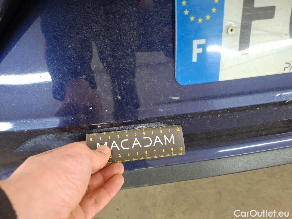  Volkswagen  T-ROC VOLKSWAGEN  / 2017 / 5P / SUV 1.5 TSI 150 EVO R-LINE DSG7 #3