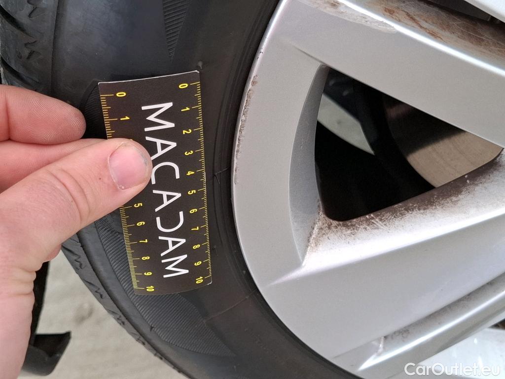  Volkswagen  Golf  VOLKSWAGEN / 2020 / 5P / Berline 1.5 eTSI OPF 150 DSG7 Life Busi #18