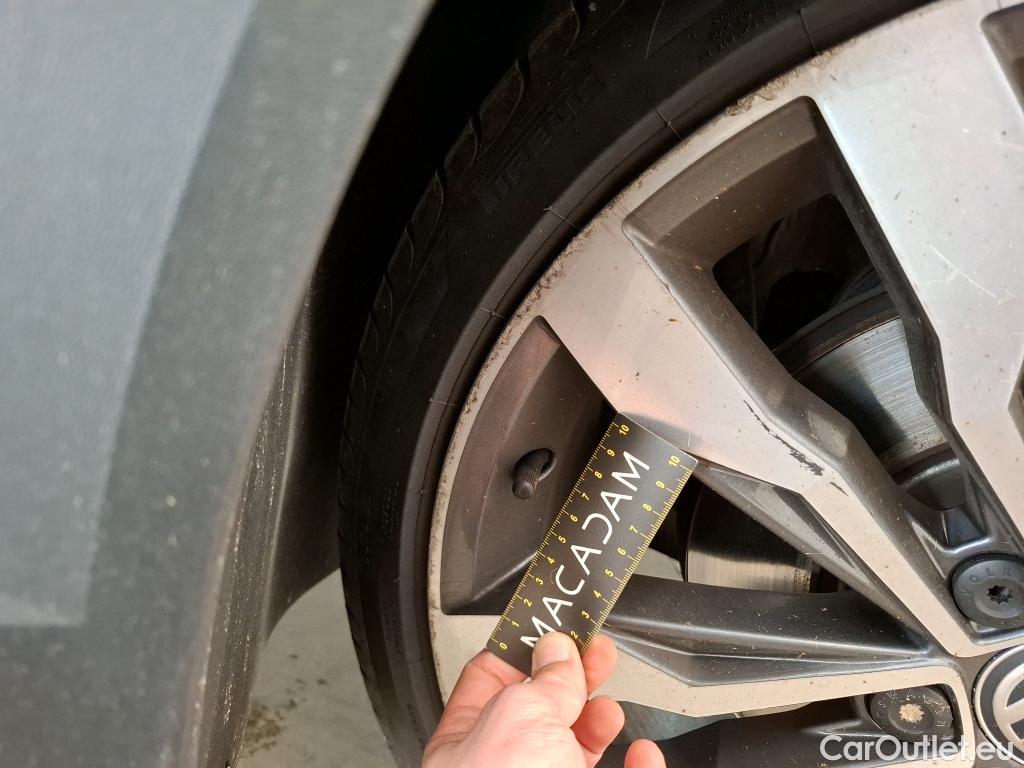  Volkswagen  T-ROC VOLKSWAGEN  / 2017 / 5P / SUV 1.5 TSI 150 EVO R-LINE DSG7 #16