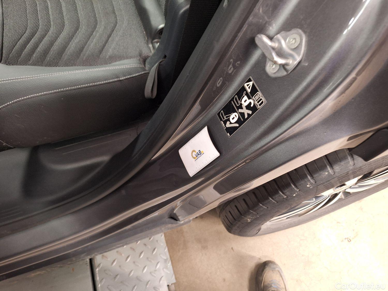  Mercedes  GLB Mercedes,  '19, Mercedes-Benz   180 d Business Solution 5d #26