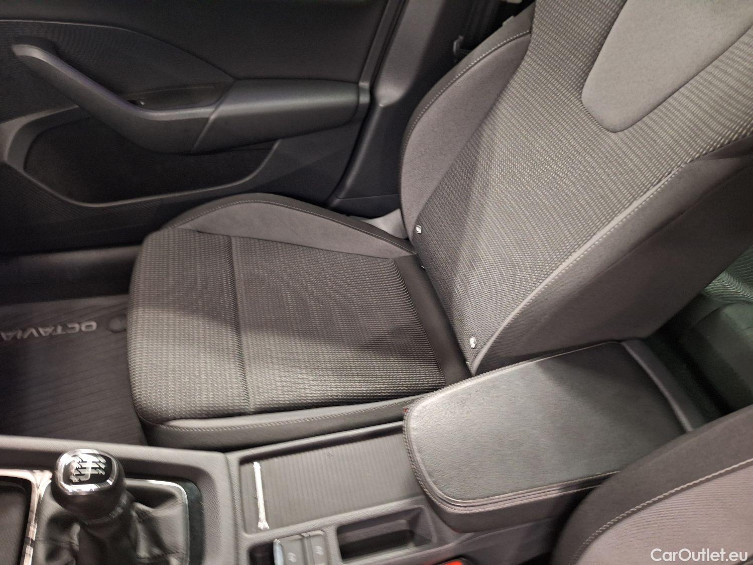  Skoda  Octavia Skoda,  Combi '20, Skoda  Combi 2.0 CRTDI 85kW Ambition 5d #14