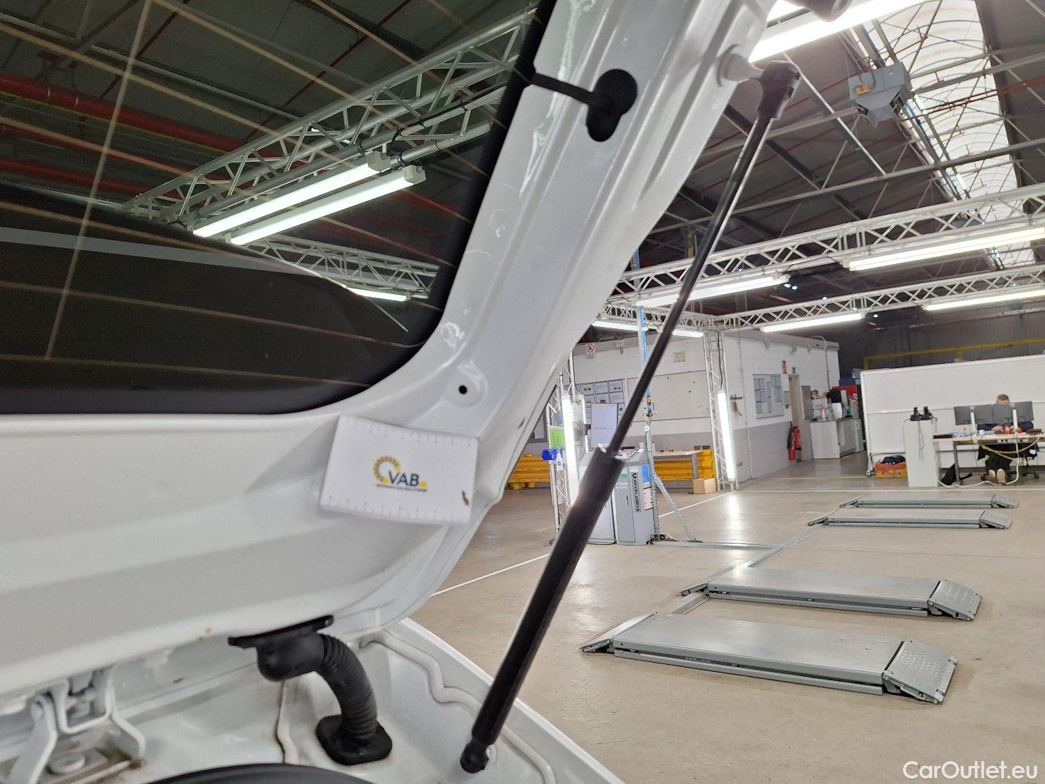  Peugeot  208 Peugeot,  '19, Peugeot  1.2 PureTech 100 MAN6 S&S ?6.3 Allure  #19