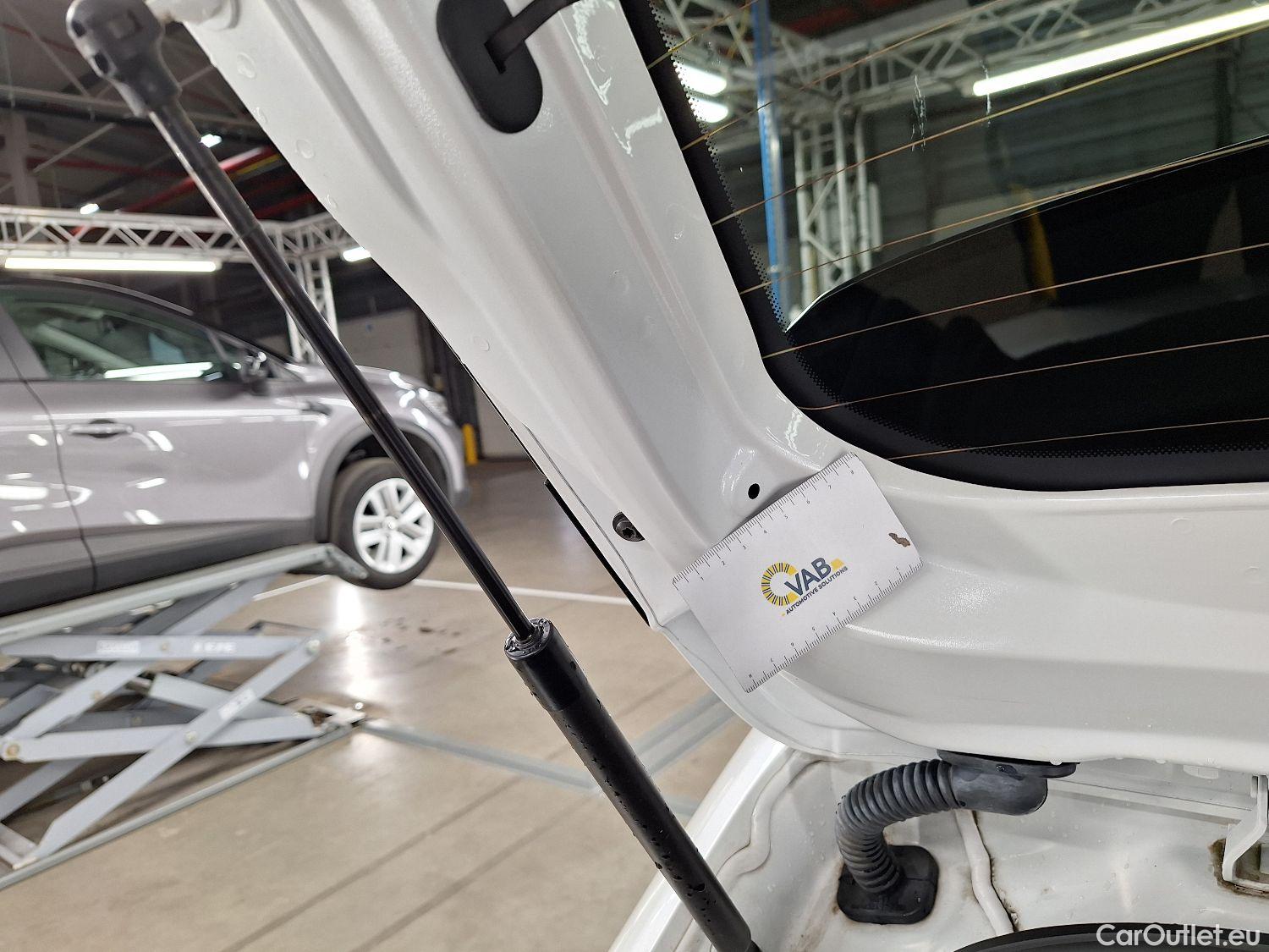  Peugeot  208 Peugeot,  '19, Peugeot  1.2 PureTech 100 MAN6 S&S ?6.3 Allure  #18