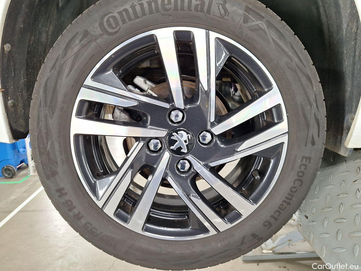  Peugeot  208 Peugeot,  '19, Peugeot  1.2 PureTech 100 MAN6 S&S ?6.3 Allure  #1