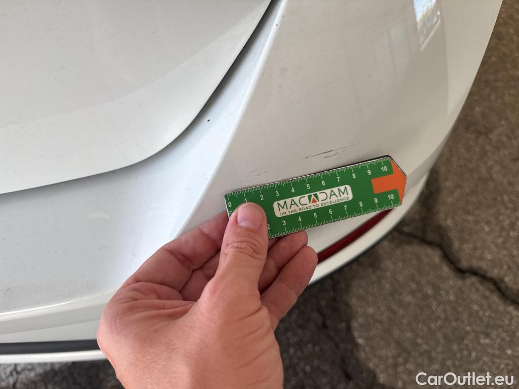  Volkswagen  T-ROC VOLKSWAGEN  / 2021 / 5P / SUV 2.0 TDI 150 LIFE BUSINESS DSG7 #4