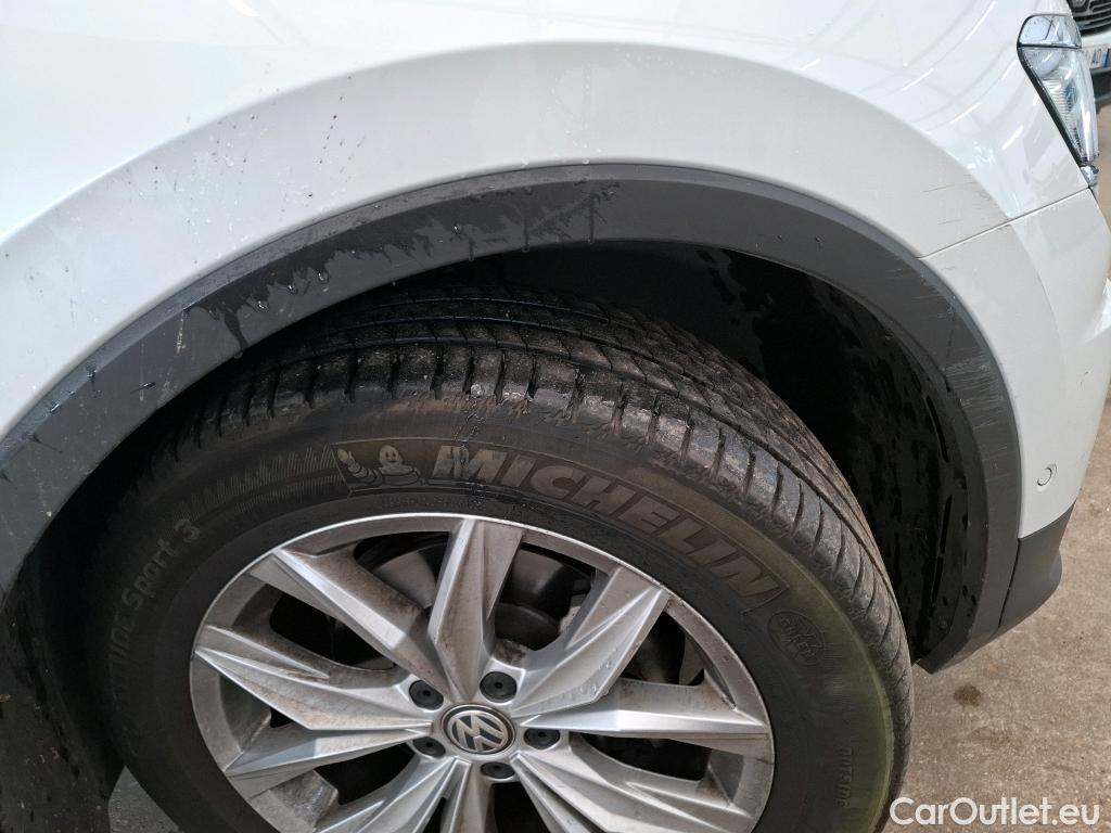  Volkswagen  Tiguan VOLKSWAGEN  / 2016 / 5P / SUV 1.5 TSI 150 EVO DSG7 Carat #31