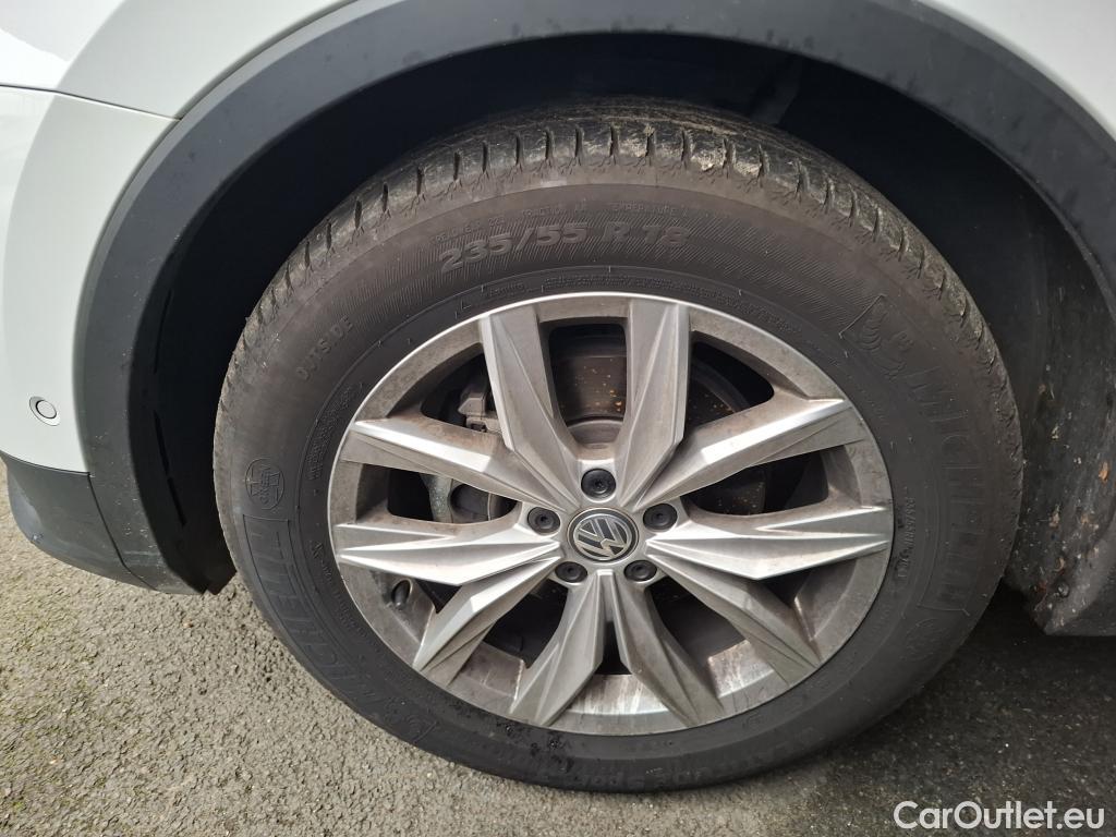  Volkswagen  Tiguan VOLKSWAGEN  / 2016 / 5P / SUV 1.5 TSI 150 EVO DSG7 Carat #12