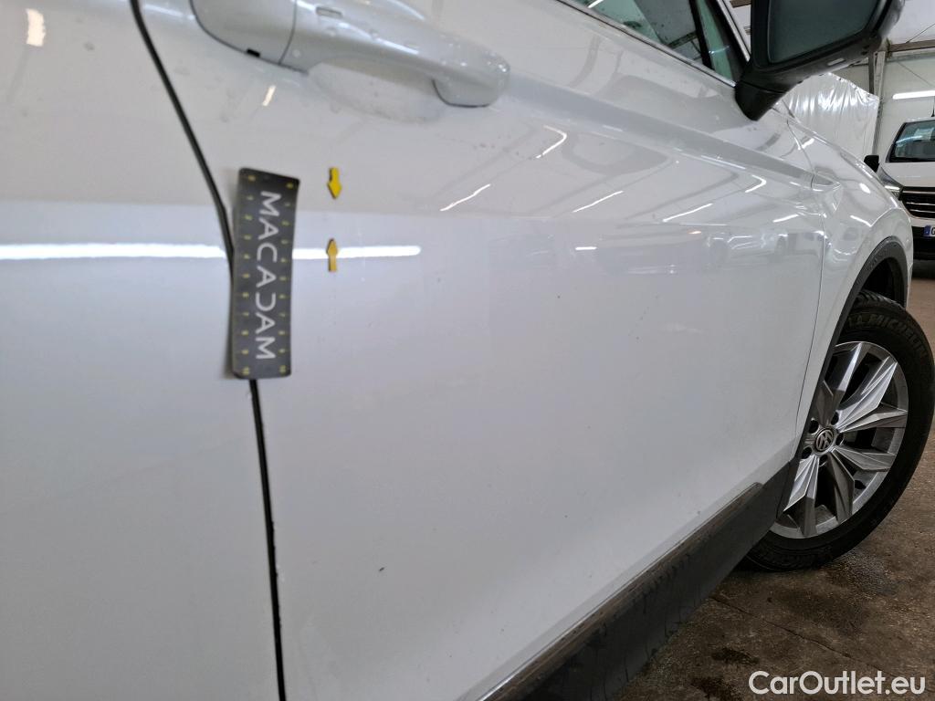  Volkswagen  Tiguan VOLKSWAGEN  / 2016 / 5P / SUV 1.5 TSI 150 EVO DSG7 Carat #25