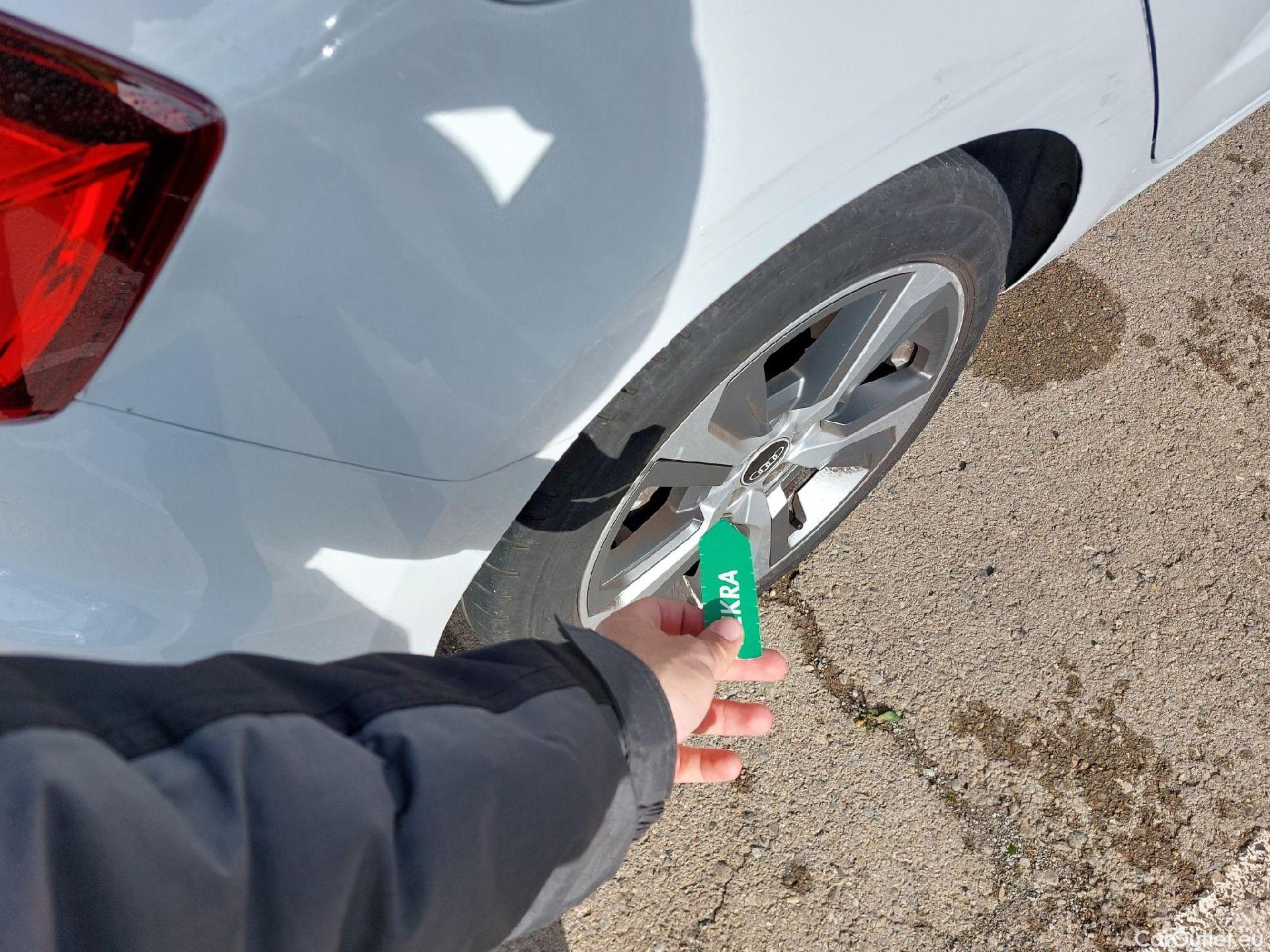  Audi  A1 Sportback AUDI A1 / 2018 / 5P / berlina con portón Sportback Advanced 30 TFSI 85kW S tronic #9