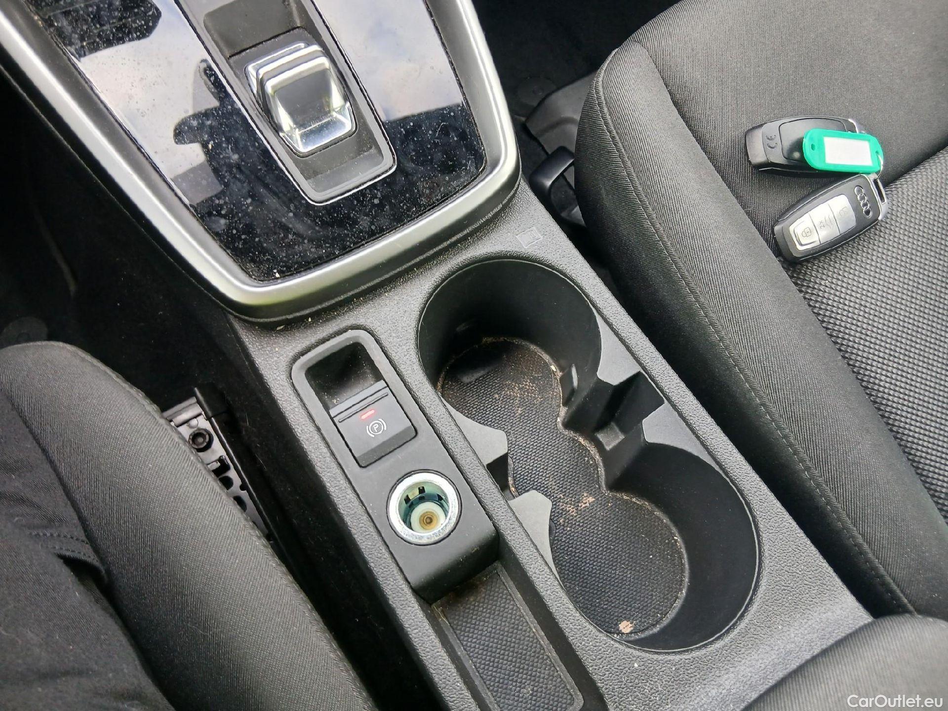  Audi  A3 AUDI  / 2020 / 5P / berlina con portón Sportback 30 TFSI 81kW (110CV) S tronic #2