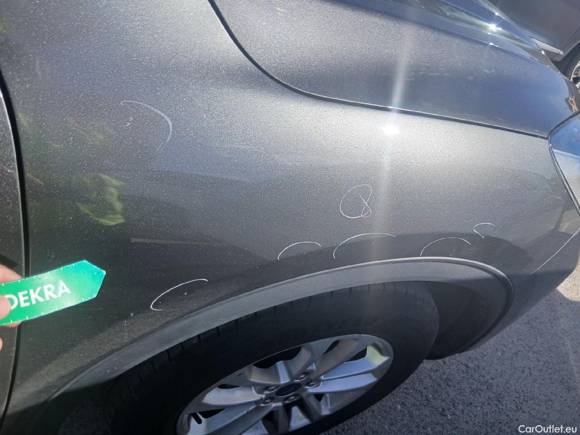  Ford  Kuga FORD  / 2019 / 5P / todoterreno Titanium 2.0 EcoBlue MHEV 110kW (150CV) #38