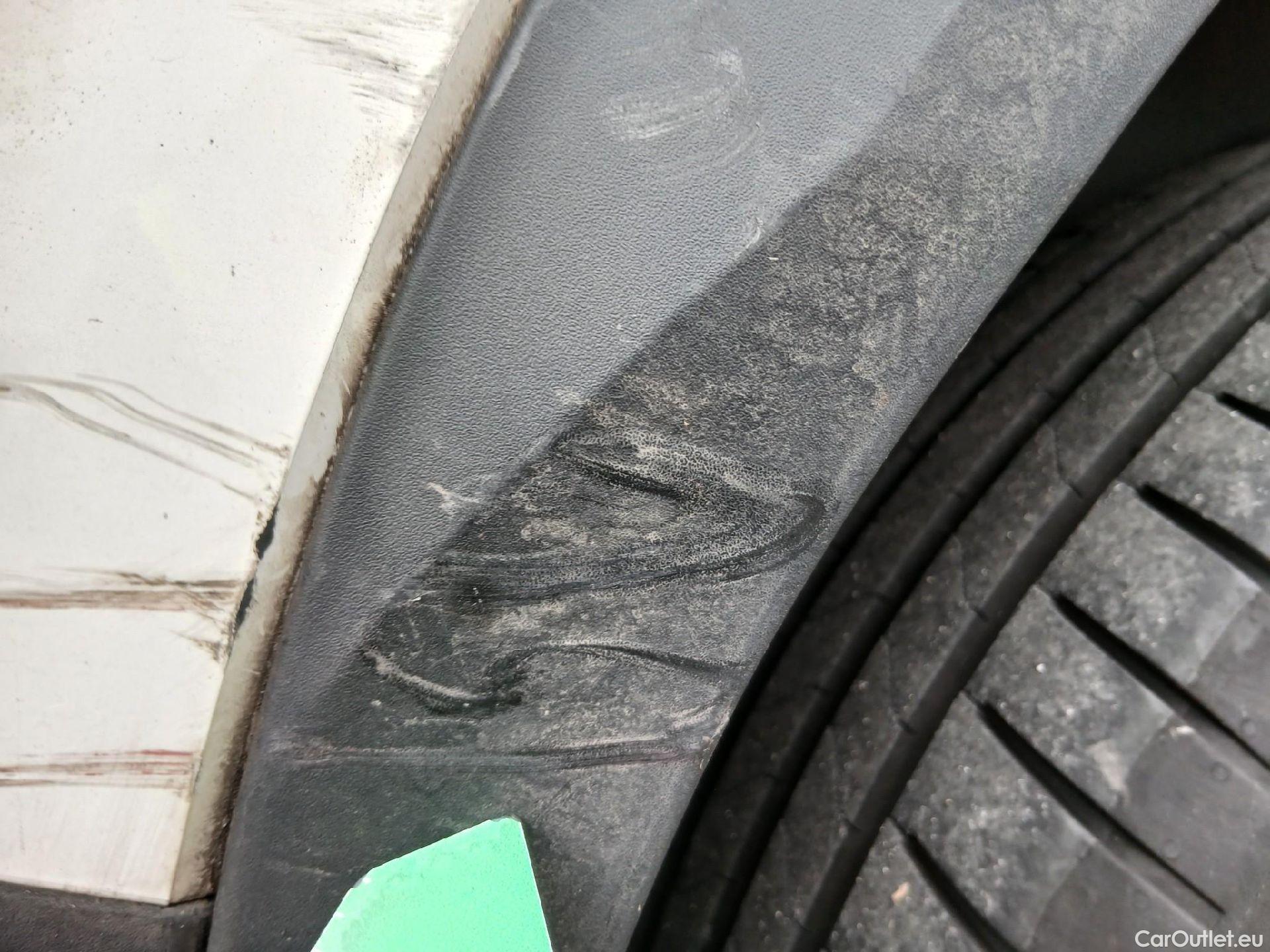  Peugeot  2008 PEUGEOT  / 2019 / 5P / todoterreno Allure BlueHDI 130 S&S EAT8 #38