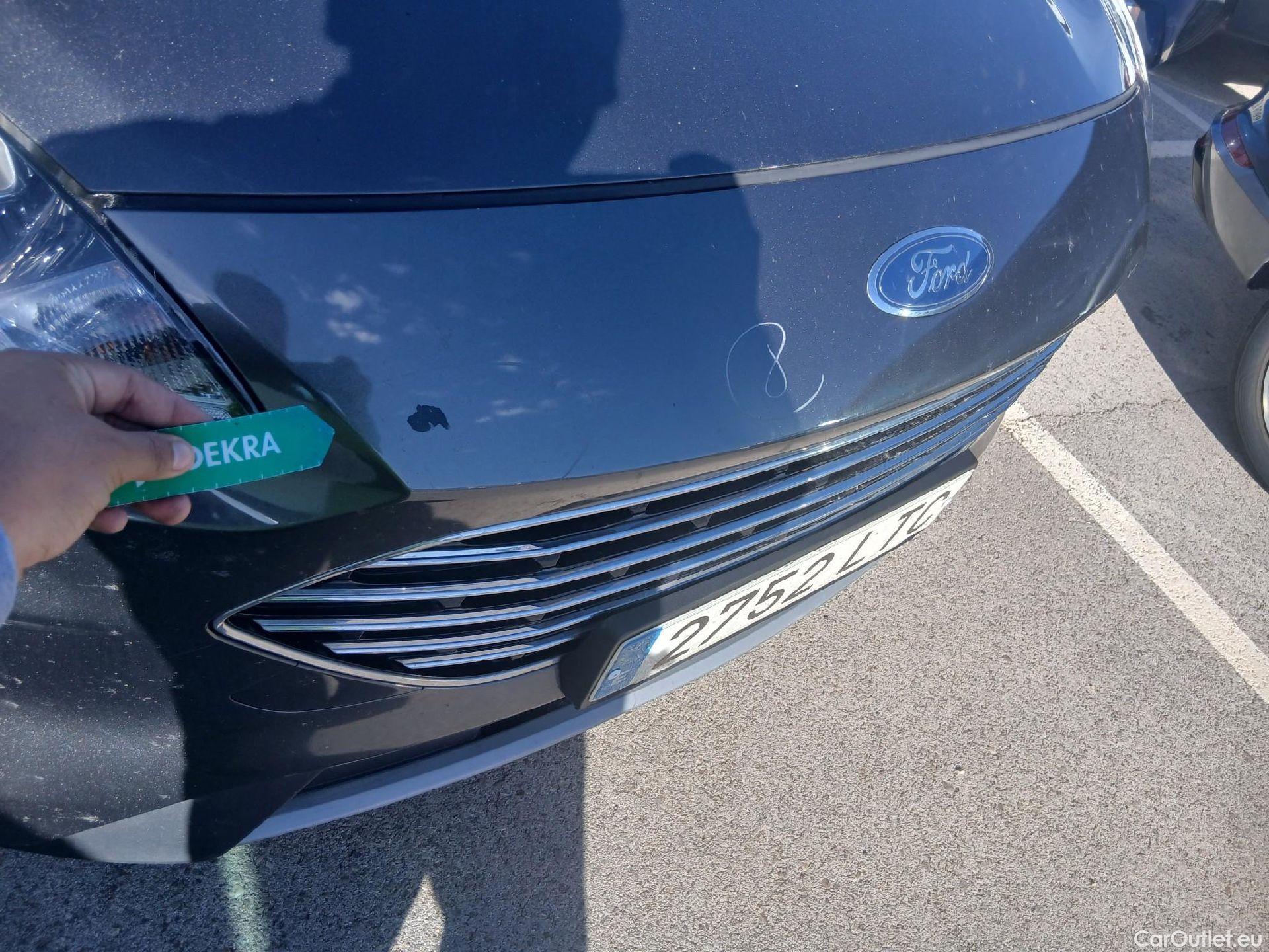  Ford  Kuga FORD  / 2019 / 5P / todoterreno Titanium 2.0 EcoBlue MHEV 110kW (150CV) #9