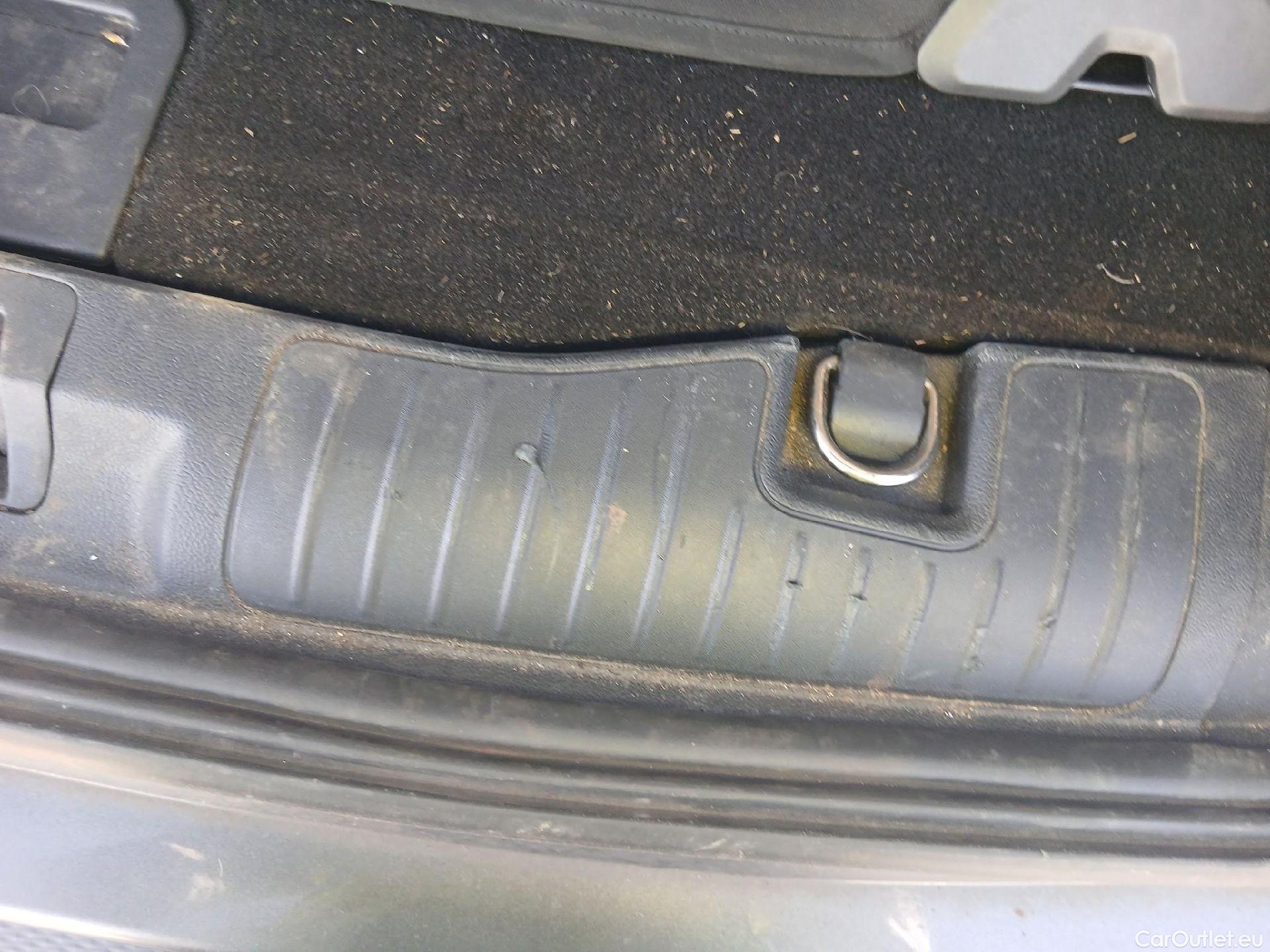  Ford  Kuga FORD  / 2019 / 5P / todoterreno Titanium 2.0 EcoBlue MHEV 110kW (150CV) #2