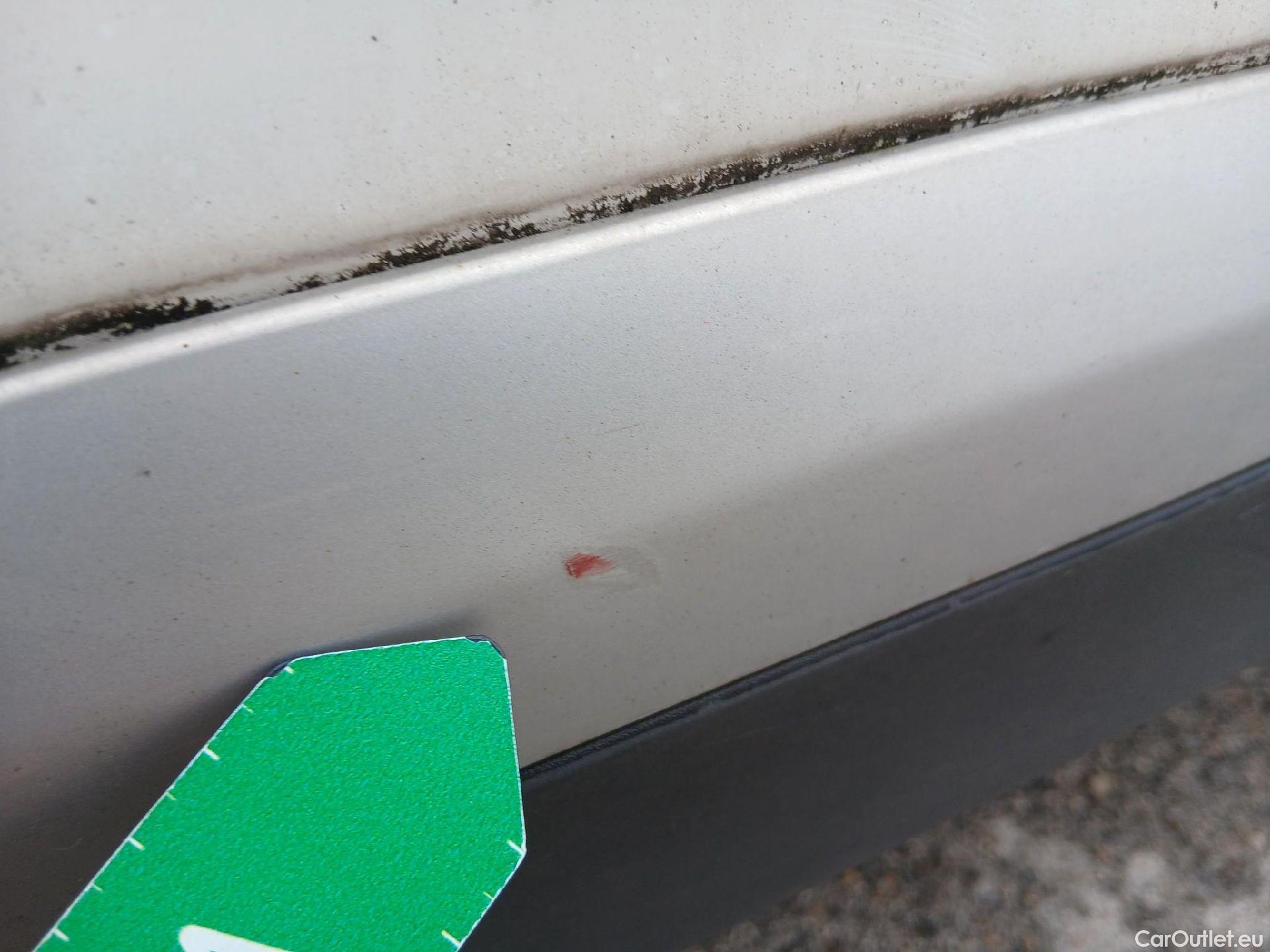  Peugeot  2008 PEUGEOT  / 2019 / 5P / todoterreno Allure BlueHDI 130 S&S EAT8 #14