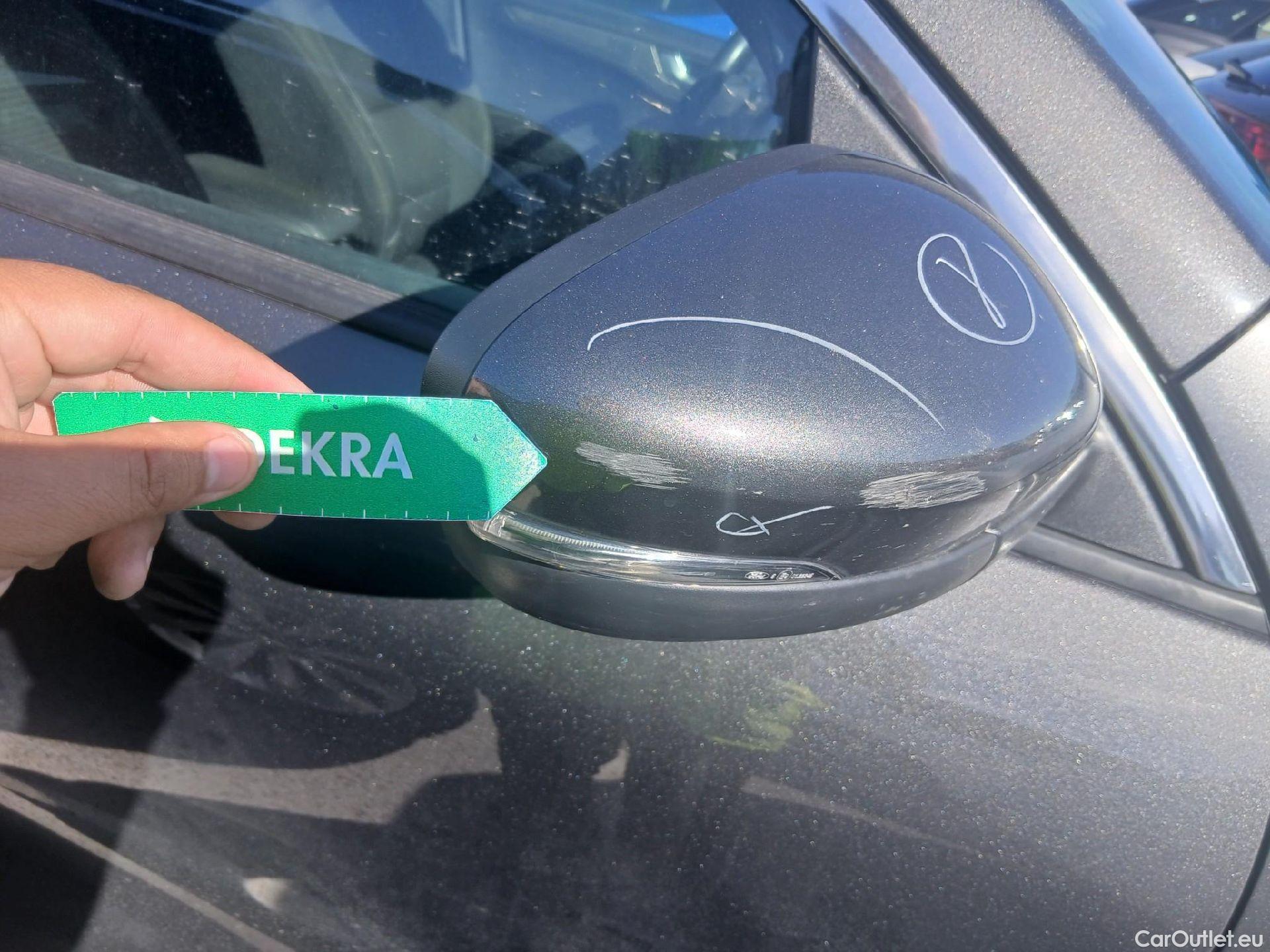  Ford  Kuga FORD  / 2019 / 5P / todoterreno Titanium 2.0 EcoBlue MHEV 110kW (150CV) #33