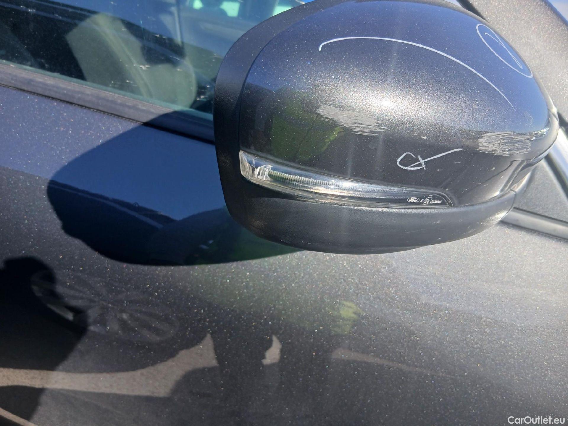  Ford  Kuga FORD  / 2019 / 5P / todoterreno Titanium 2.0 EcoBlue MHEV 110kW (150CV) #36