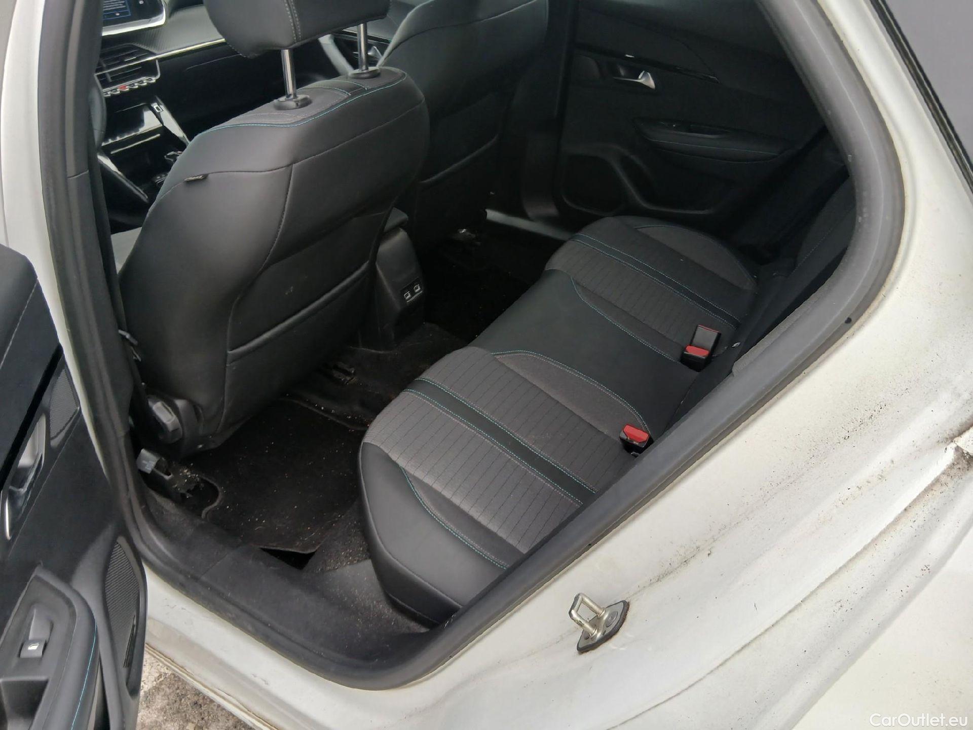  Peugeot  2008 PEUGEOT  / 2019 / 5P / todoterreno Allure BlueHDI 130 S&S EAT8 #19