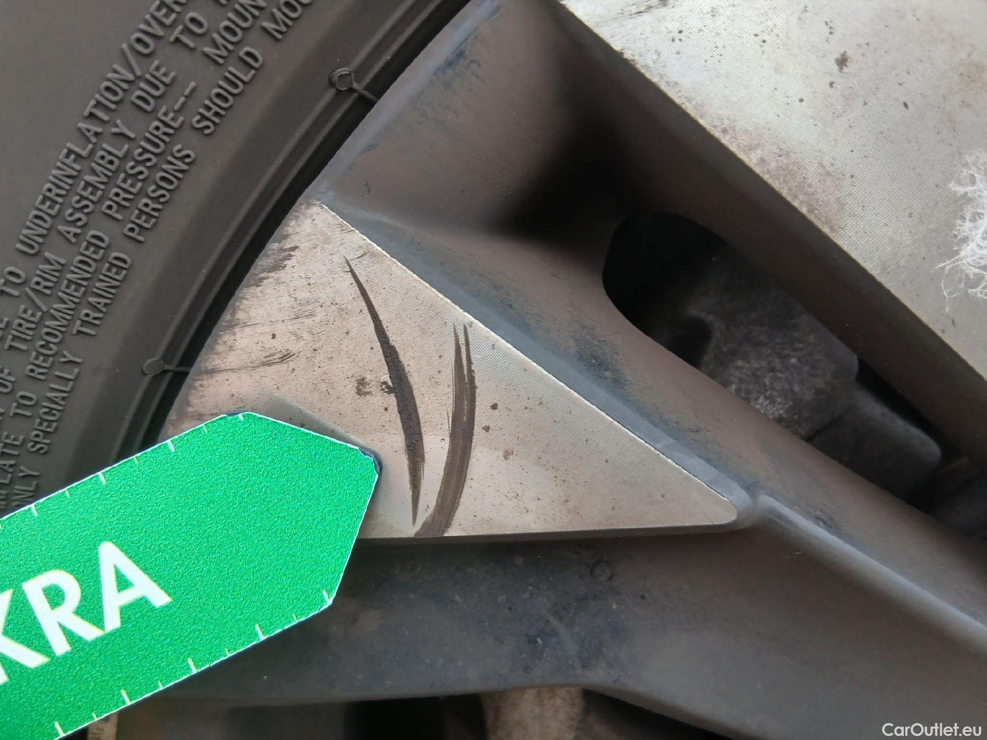  Peugeot  2008 PEUGEOT  / 2019 / 5P / todoterreno Allure BlueHDI 130 S&S EAT8 #9