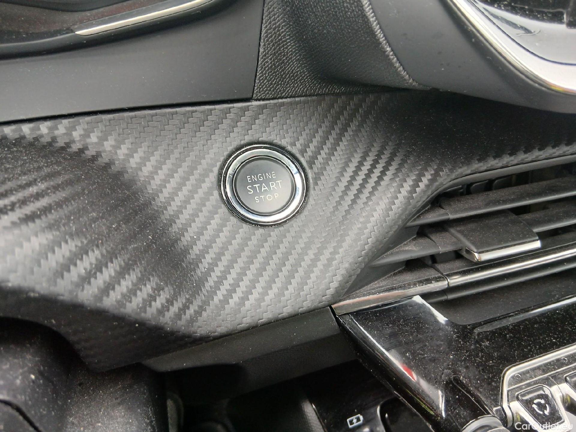  Peugeot  2008 PEUGEOT  / 2019 / 5P / todoterreno Allure BlueHDI 130 S&S EAT8 #1