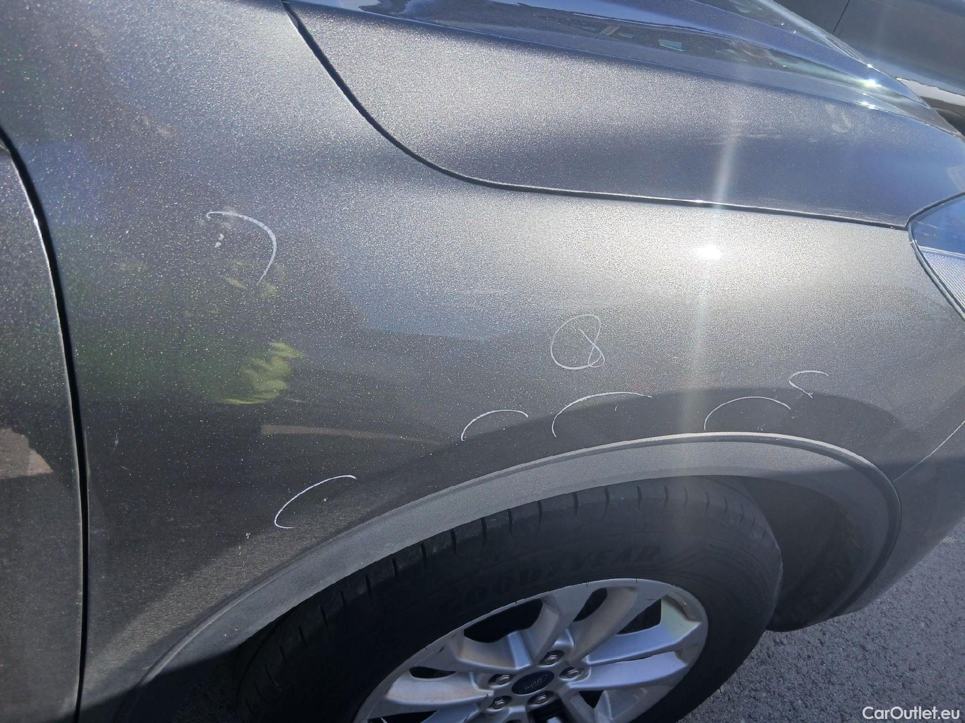  Ford  Kuga FORD  / 2019 / 5P / todoterreno Titanium 2.0 EcoBlue MHEV 110kW (150CV) #37