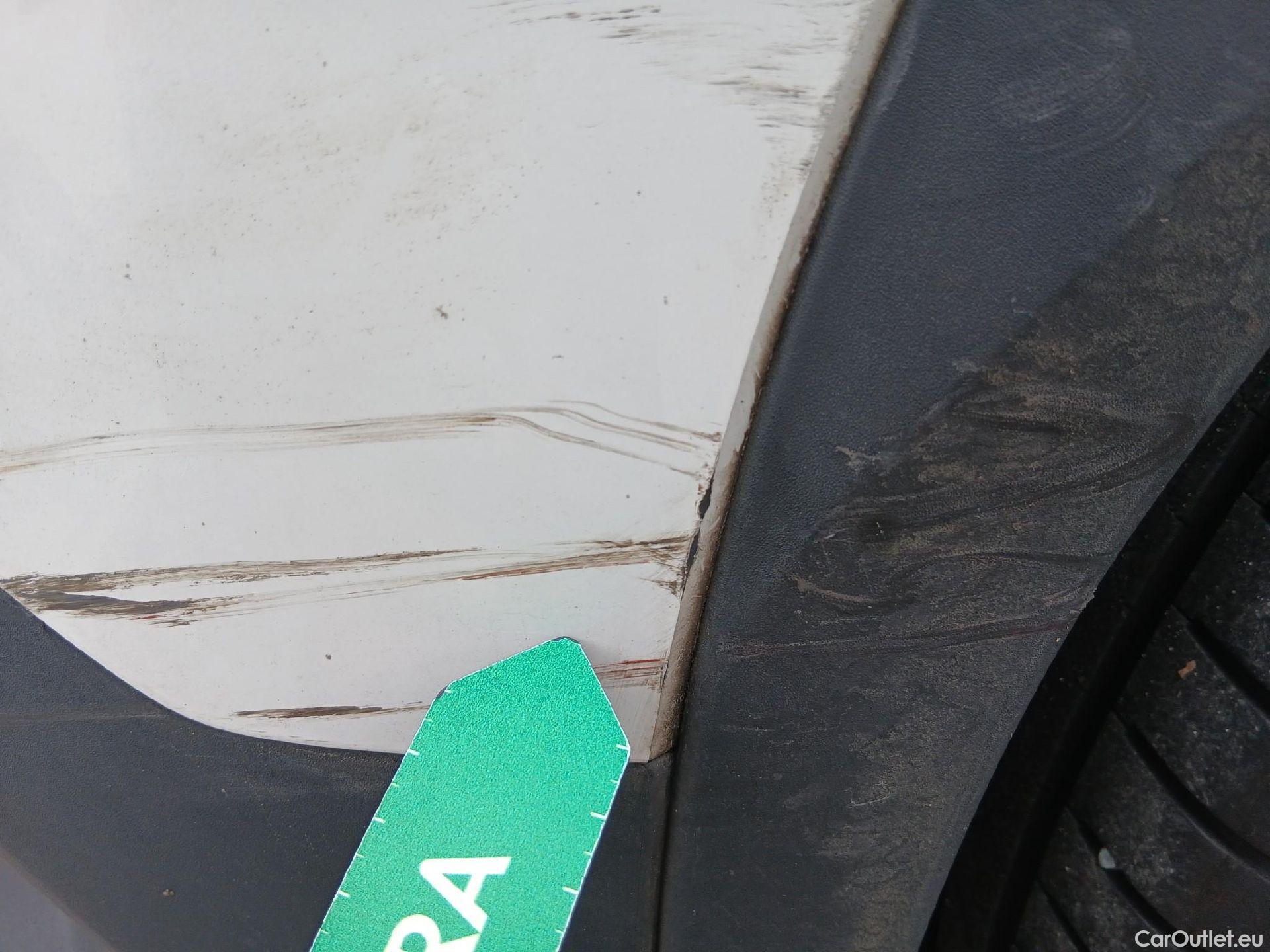  Peugeot  2008 PEUGEOT  / 2019 / 5P / todoterreno Allure BlueHDI 130 S&S EAT8 #27