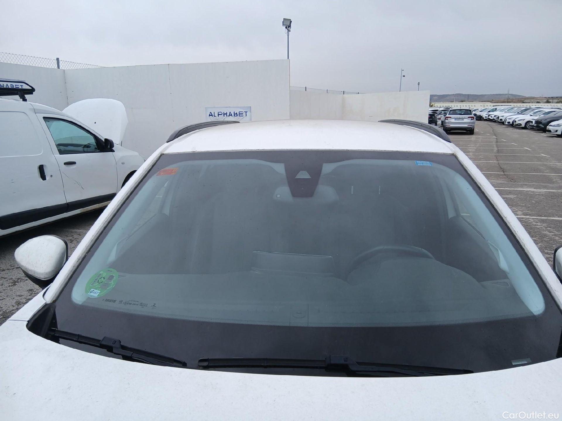  Peugeot  2008 PEUGEOT  / 2019 / 5P / todoterreno Allure BlueHDI 130 S&S EAT8 #2