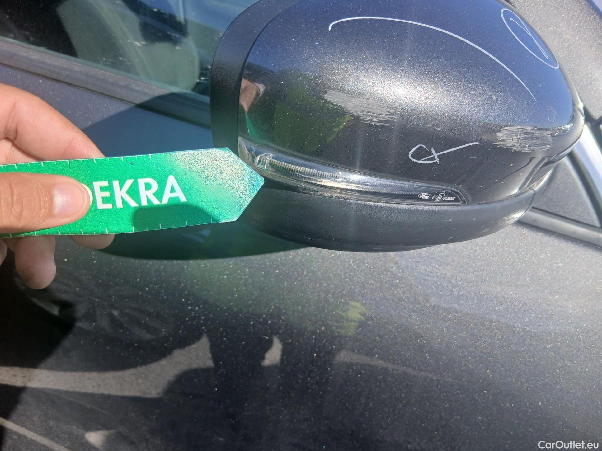  Ford  Kuga FORD  / 2019 / 5P / todoterreno Titanium 2.0 EcoBlue MHEV 110kW (150CV) #35