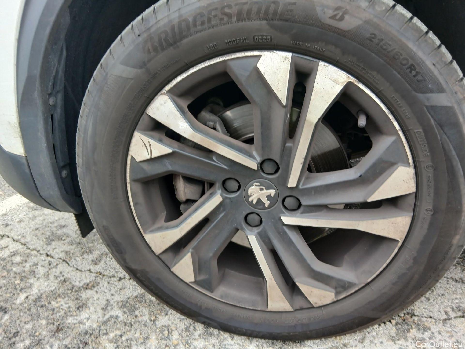  Peugeot  2008 PEUGEOT  / 2019 / 5P / todoterreno Allure BlueHDI 130 S&S EAT8 #10