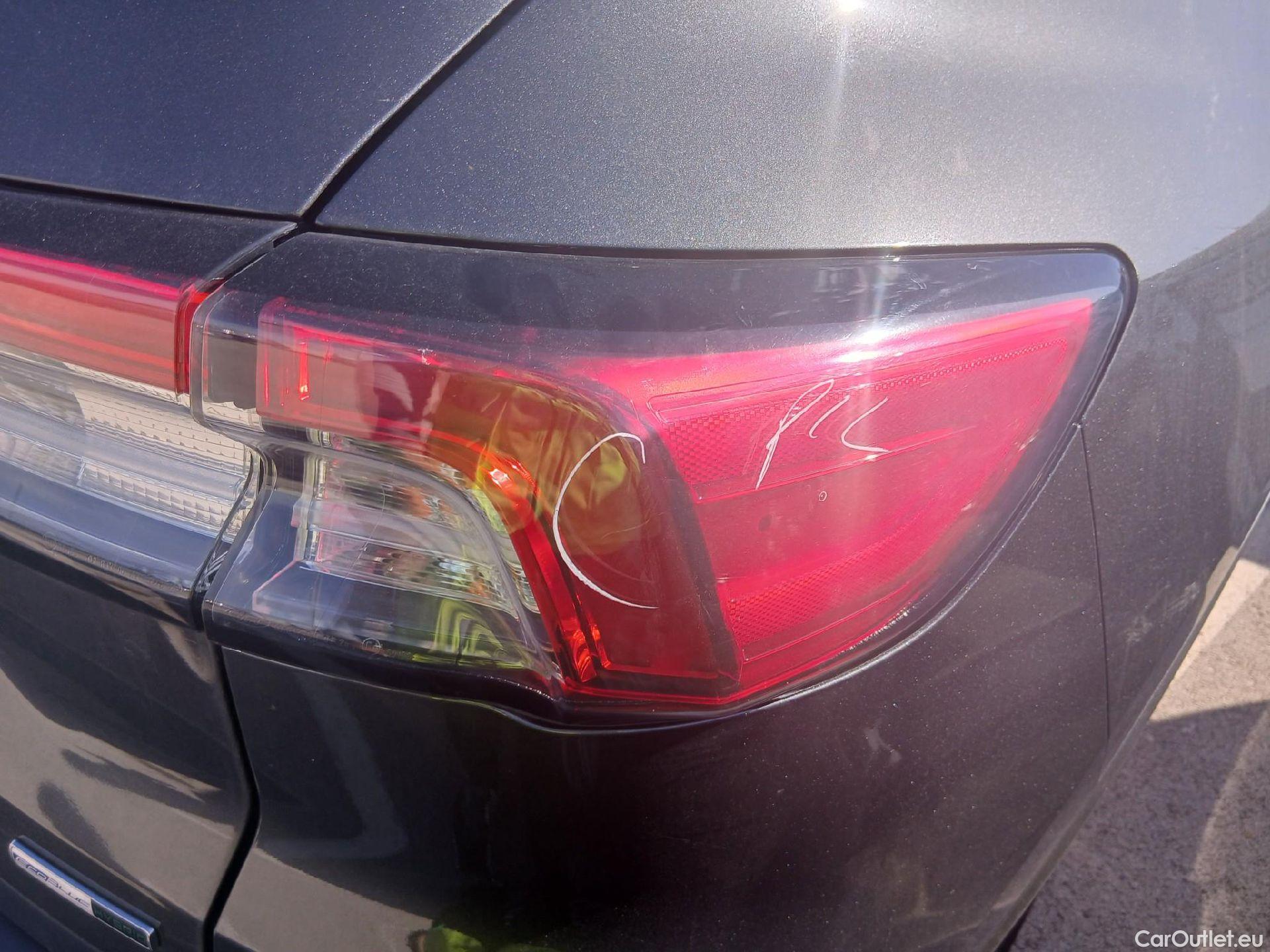  Ford  Kuga FORD  / 2019 / 5P / todoterreno Titanium 2.0 EcoBlue MHEV 110kW (150CV) #28