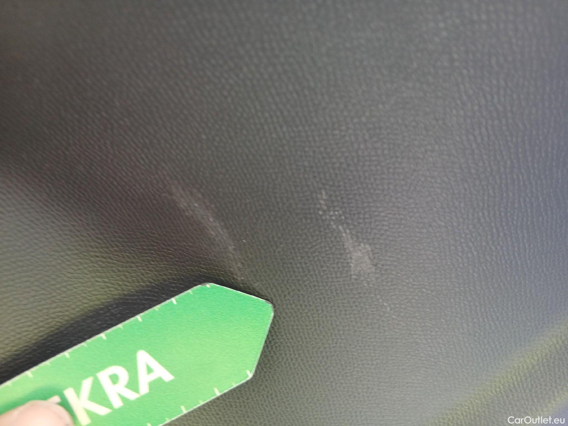  Peugeot  2008 PEUGEOT  / 2019 / 5P / todoterreno Active BlueHDI 81kW (110CV) #23