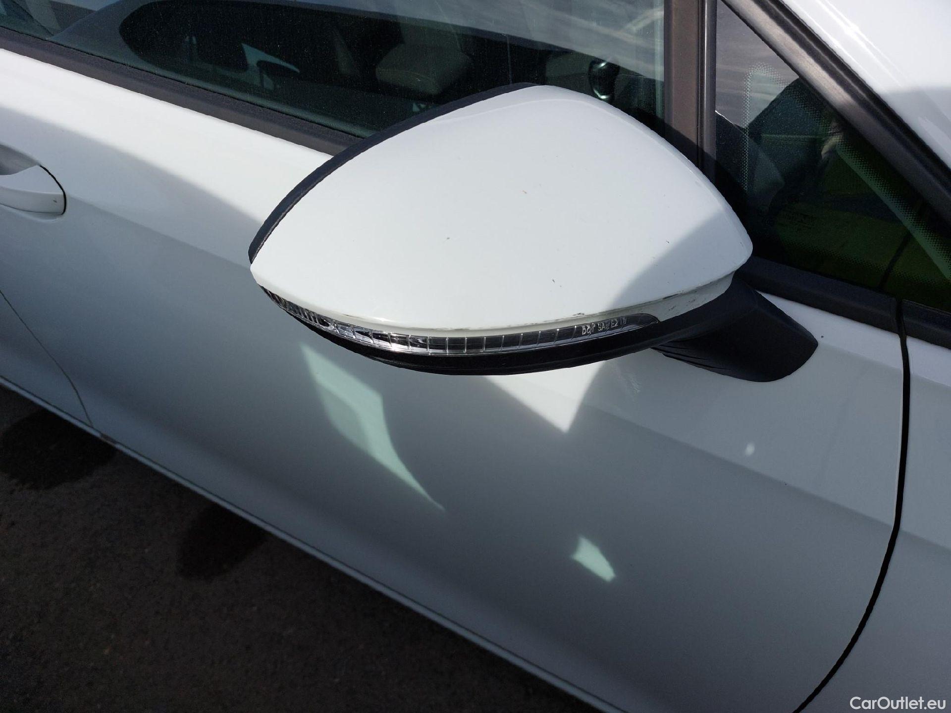  Volkswagen  Golf  VOLKSWAGEN / 2020 / 5P / berlina con portón Life 2.0 TDI 85kW (115CV) #14