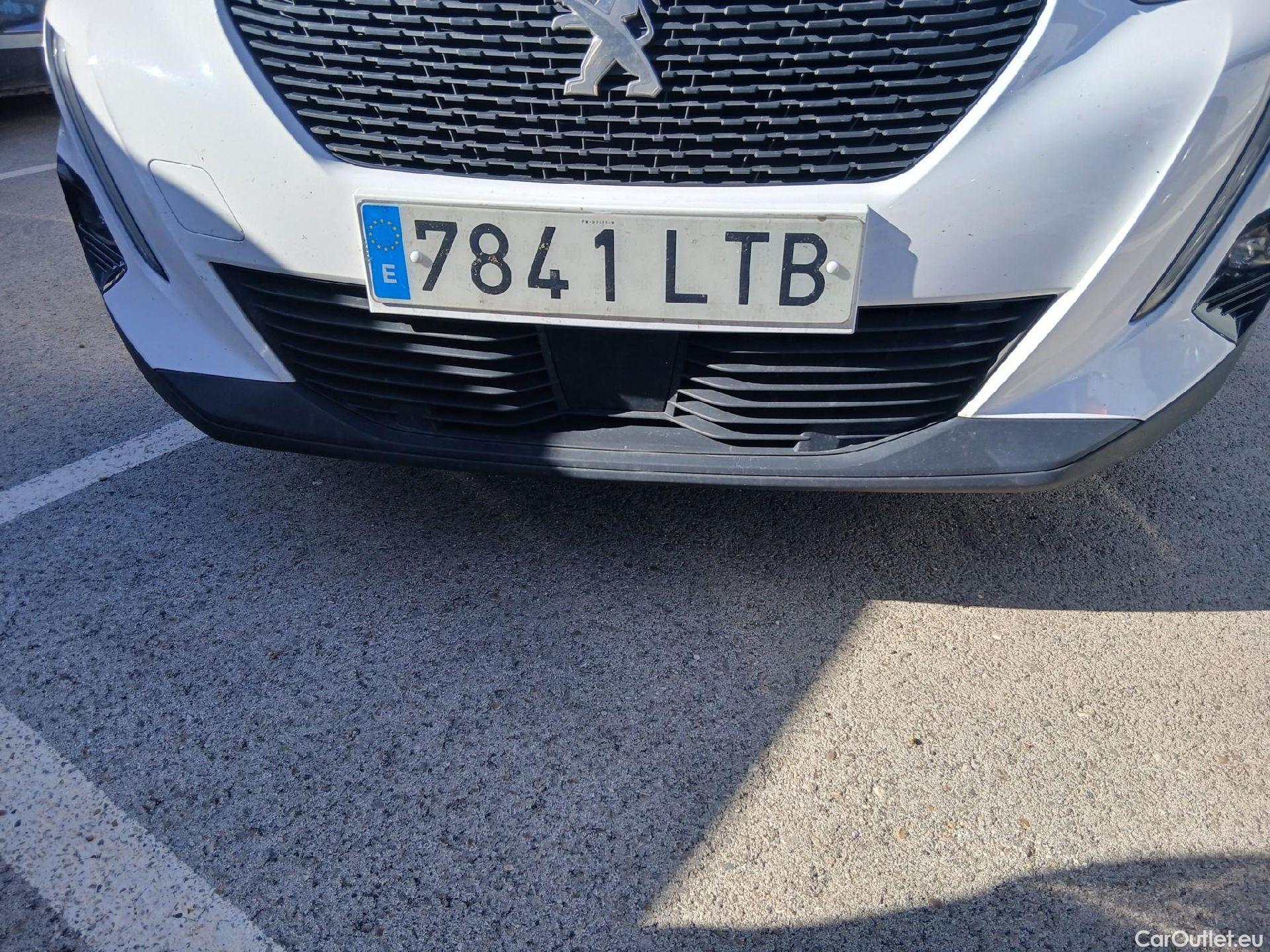  Peugeot  2008 PEUGEOT  / 2019 / 5P / todoterreno Active BlueHDI 81kW (110CV) #5