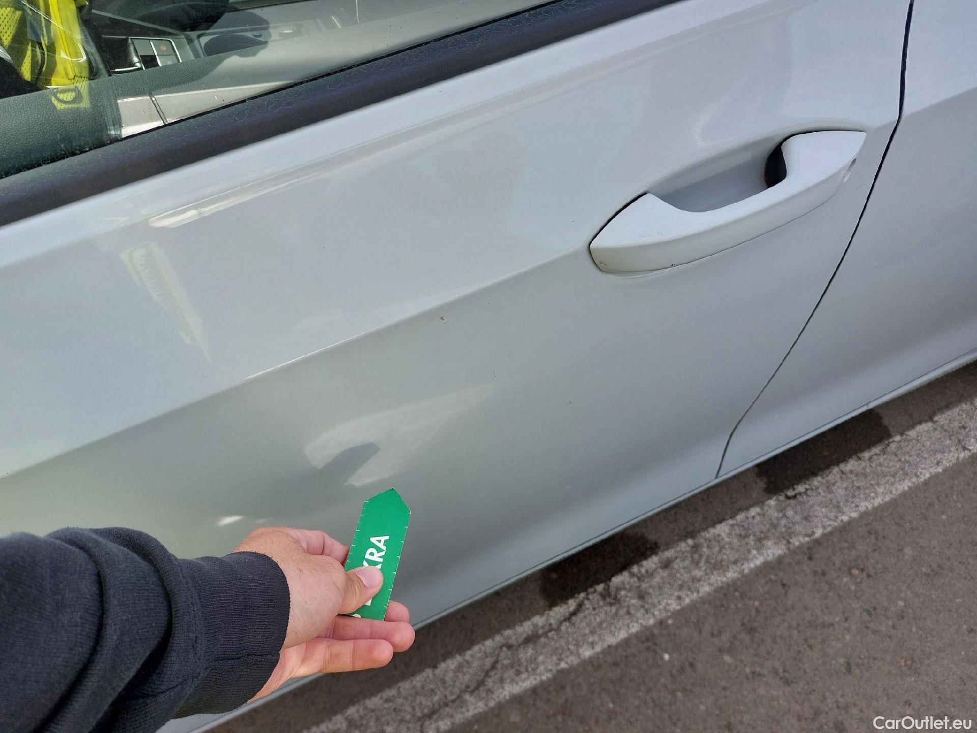  Volkswagen  Golf  VOLKSWAGEN / 2020 / 5P / berlina con portón Life 2.0 TDI 85kW (115CV) #6