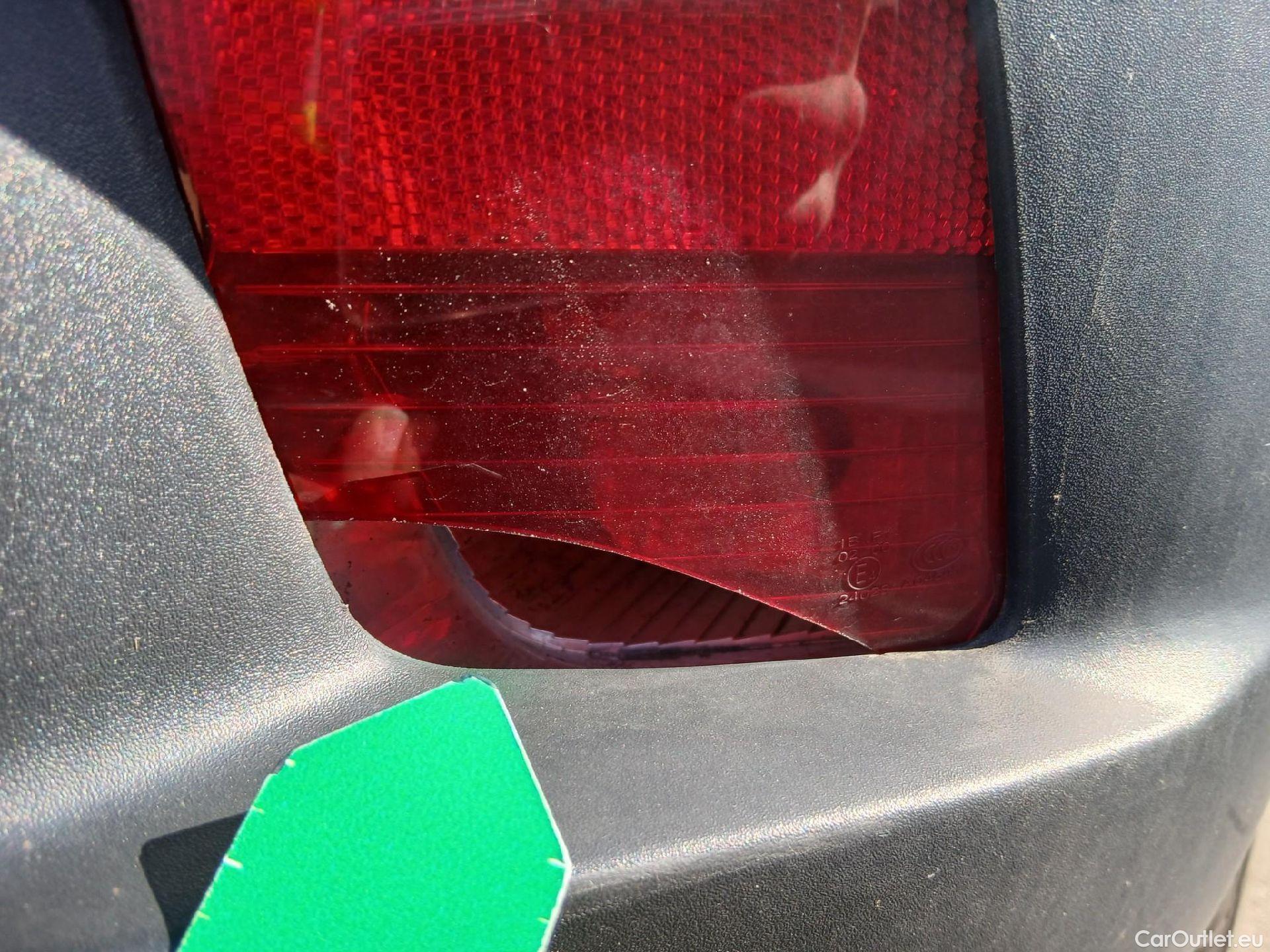  Peugeot  2008 PEUGEOT  / 2019 / 5P / todoterreno Active BlueHDI 81kW (110CV) #19